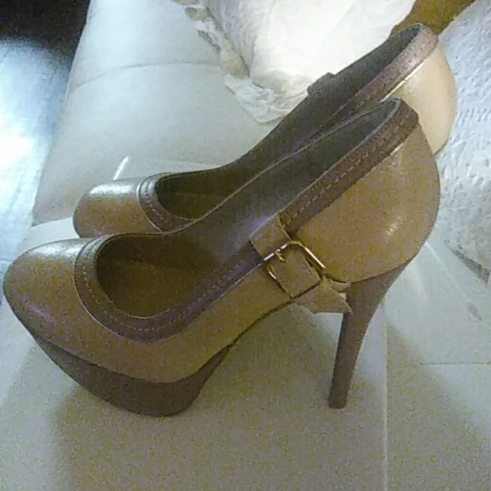 Shoes - Picture 4 of 4